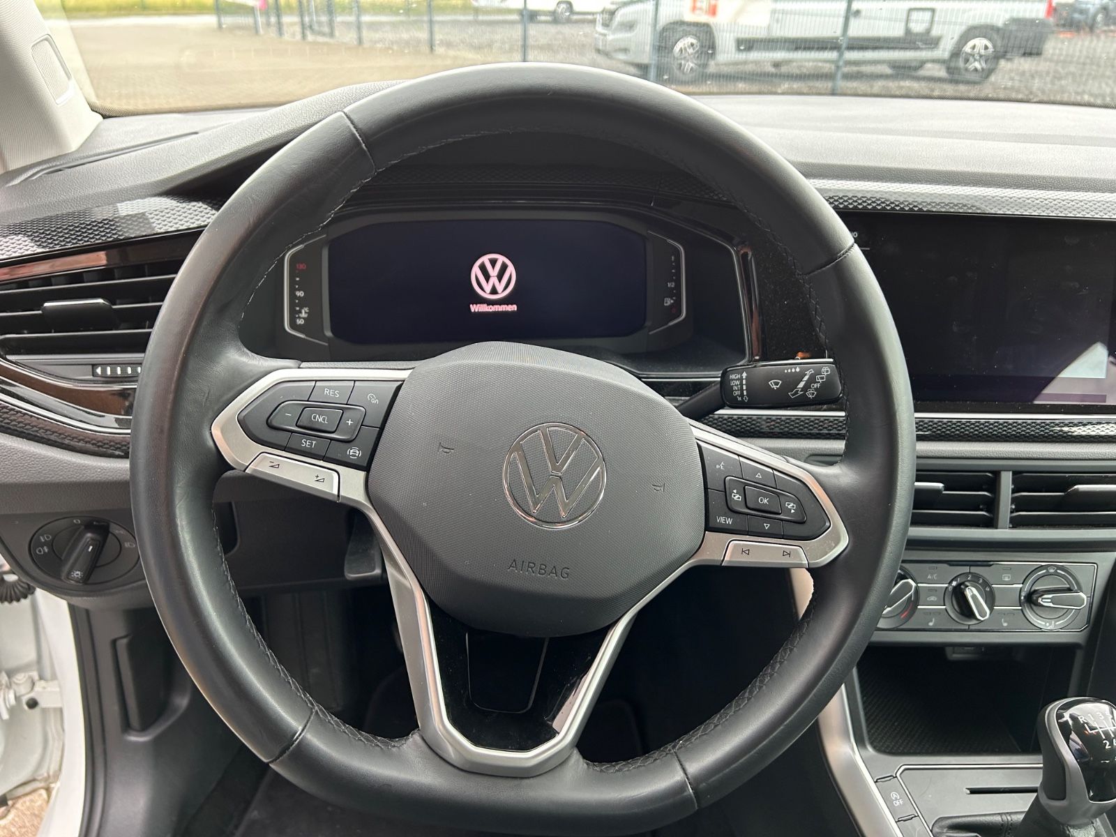 Fahrzeugabbildung Volkswagen Polo VI Life 1.0 TSI Klima SHZ Garantie !