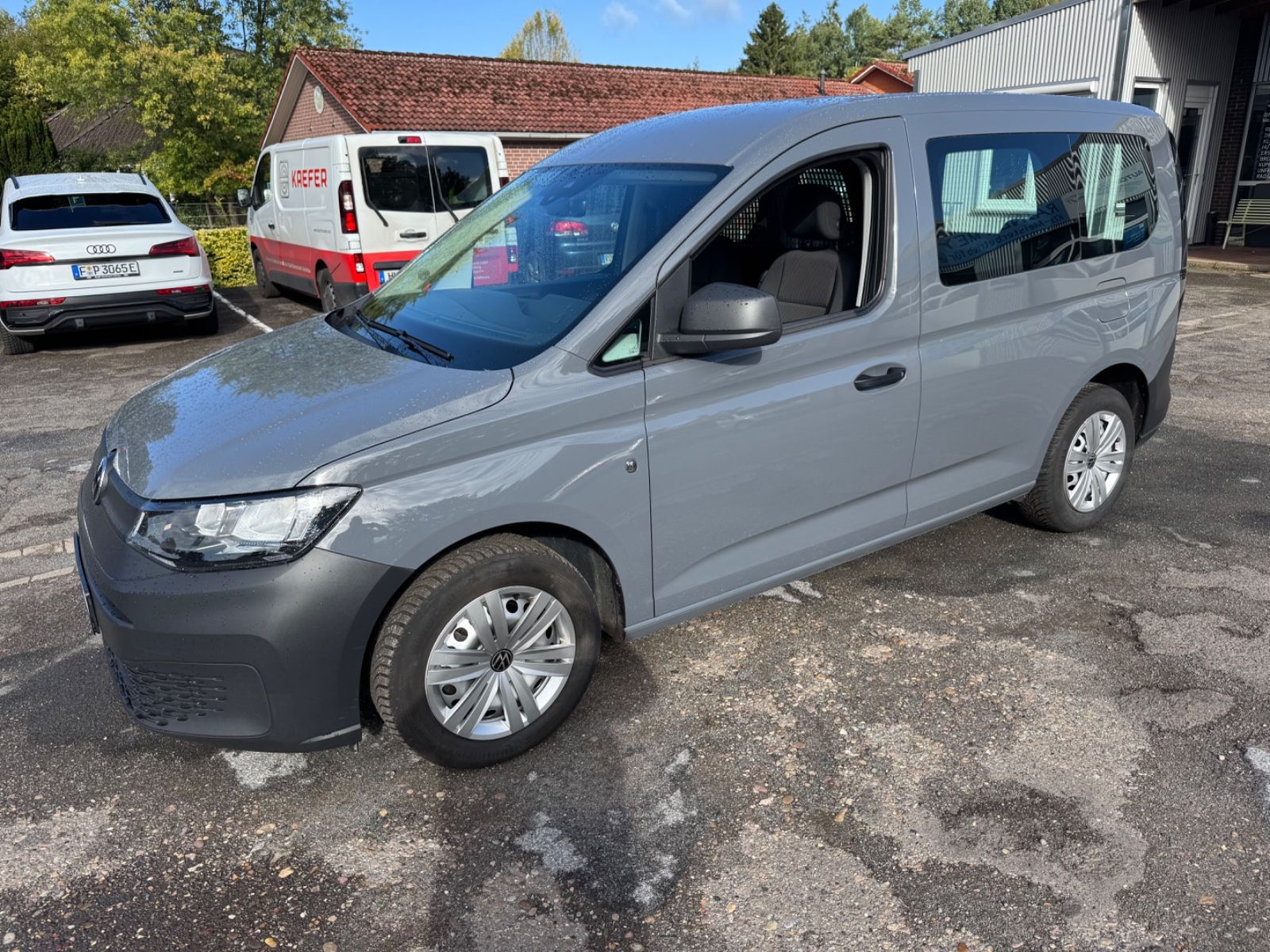 VW Caddy Cargo Basis Sitzheizung/8-fach bereift