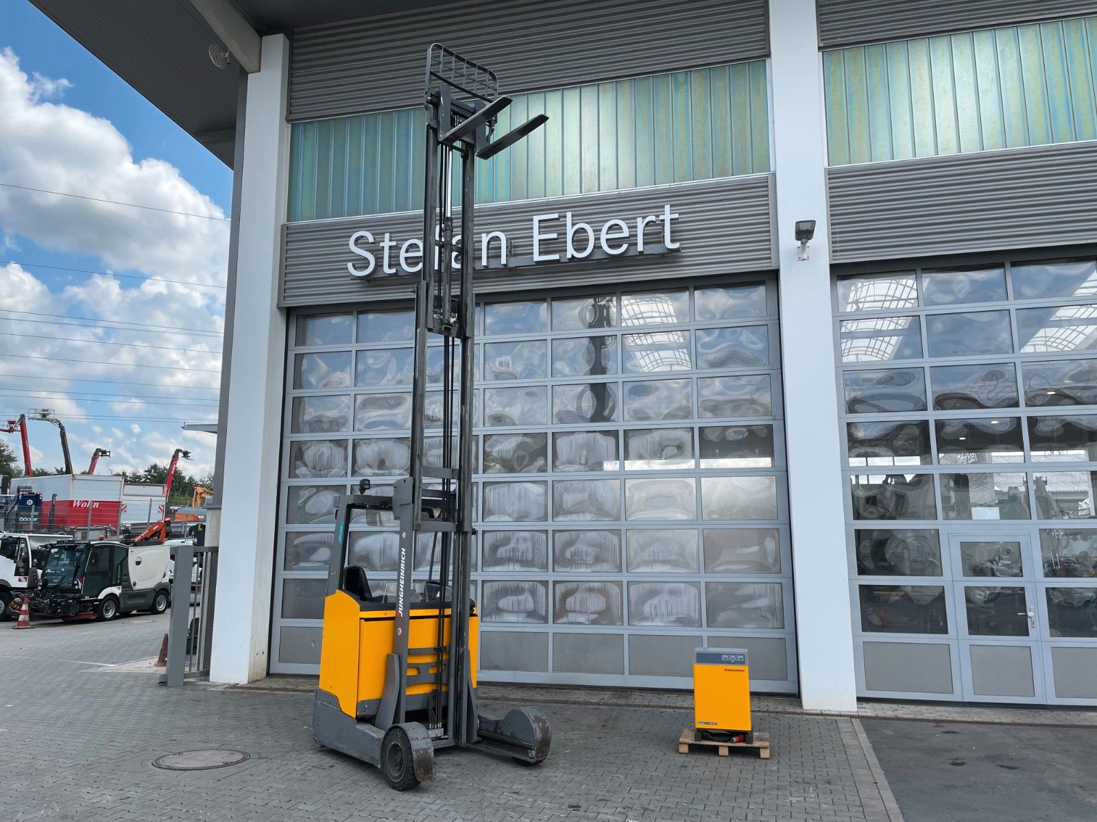 Fahrzeugabbildung Jungheinrich ETV C16 / Triplex 5.72m / SS / nur 3.112h / 2016