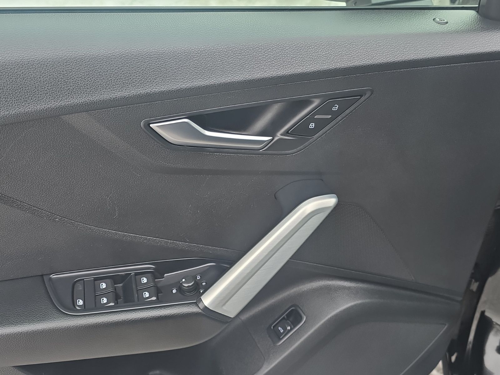 Fahrzeugabbildung Audi Q2 sport ultra  KLIMA PDC SHZ KAMERA SPURASISTEN