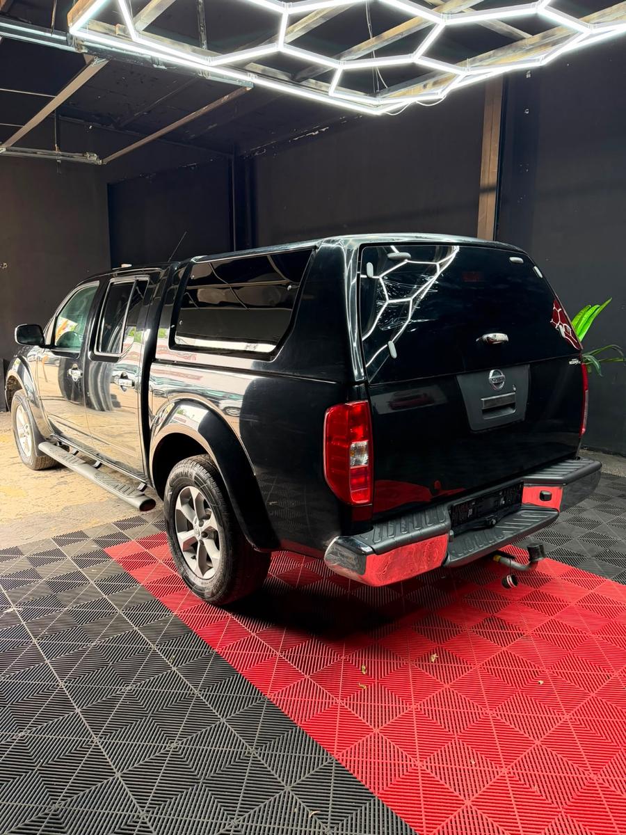 Nissan Navara Double Cabine SE 4x4 | 171 ch | BVA | Double cabine | Phares bi-xénon | Sièges chauffants | GPS | Attelage amovible