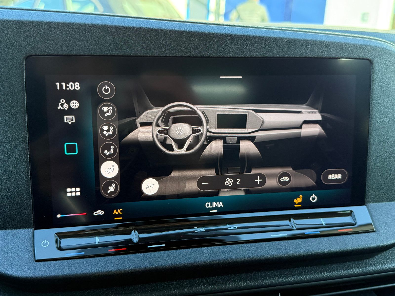 Fahrzeugabbildung Volkswagen Caddy TSI 7-Sitzer GRA AHK DAB Navi Kamera