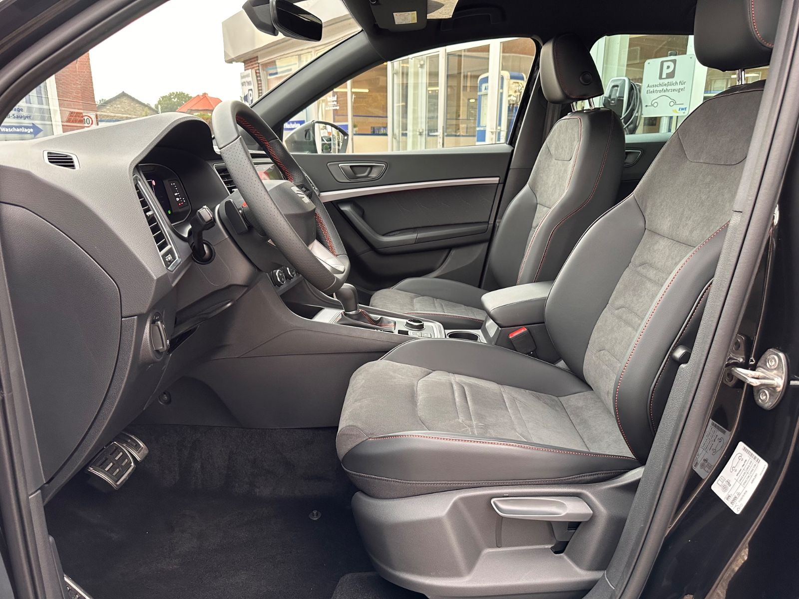 Fahrzeugabbildung SEAT Ateca FR 1.5 TSI DSG AHK/ACC/NAVI/LED/eHeck/SHZ