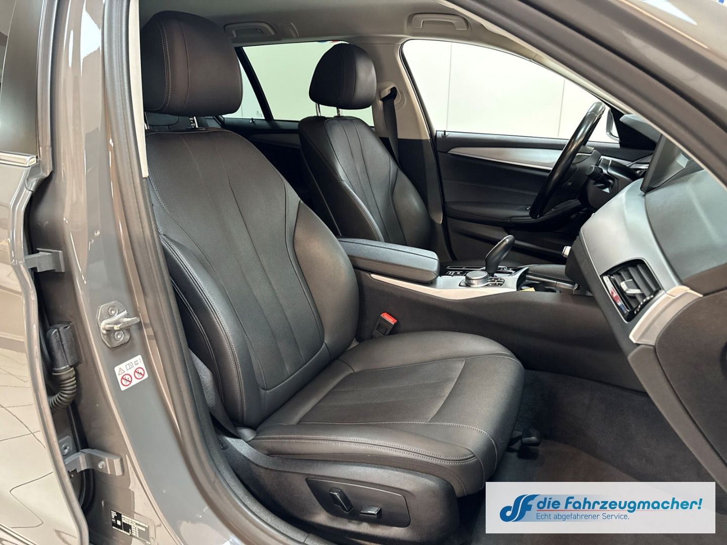 Fahrzeugabbildung BMW 520 d Touring Park-Assistent Luftfederung Navi D