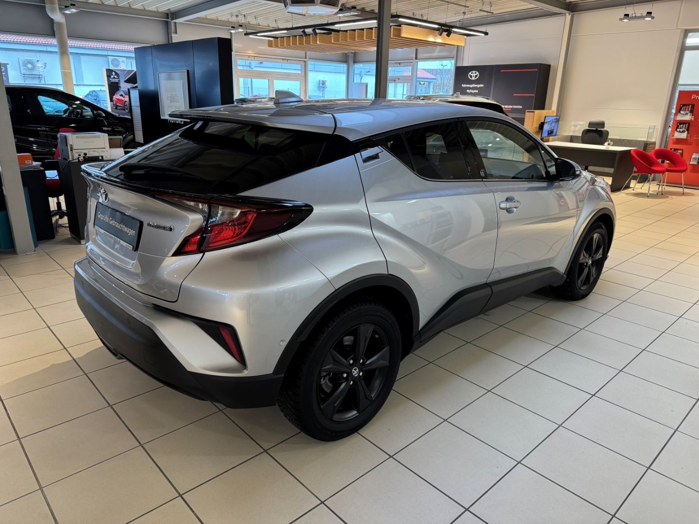 Toyota C-HR Hybrid Team D NAVI Sitzheizung KAmera Garan foto 4