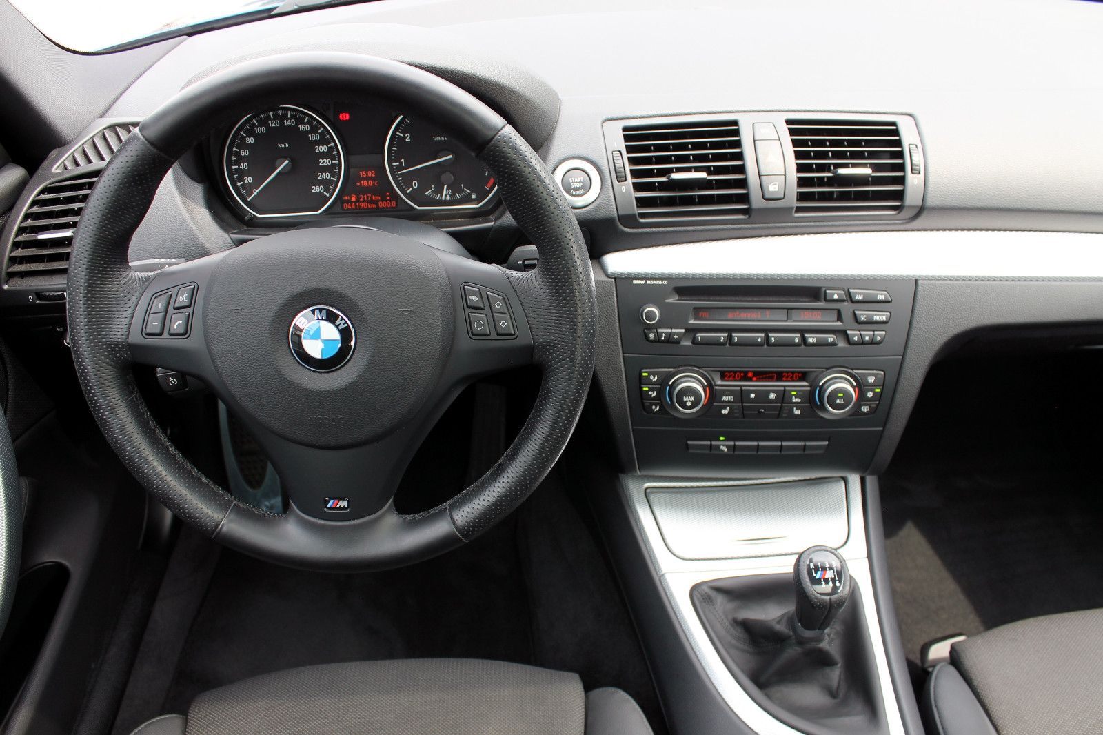 Fahrzeugabbildung BMW 125i Coupé E82 M-Sport PDC SHZ XENON eGSD 2Zonen