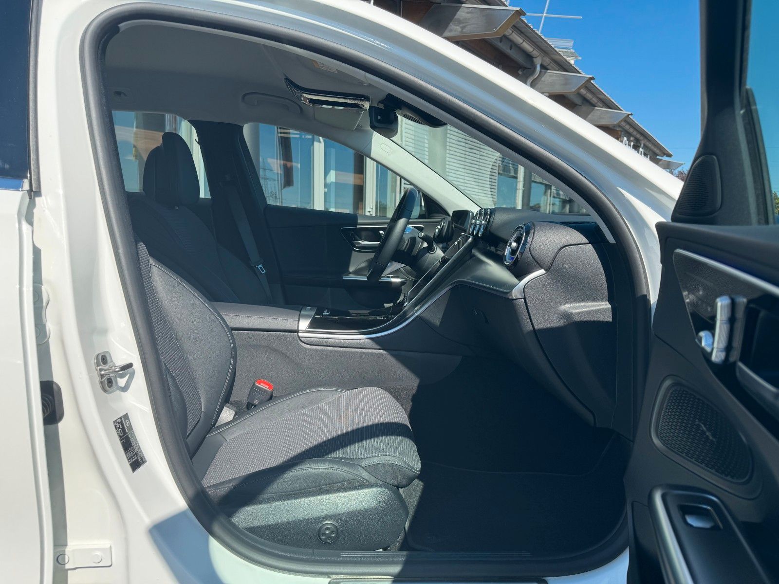 Fahrzeugabbildung Mercedes-Benz C 180 T Avantgarde+AHK+Memory+Ambiente+TotW