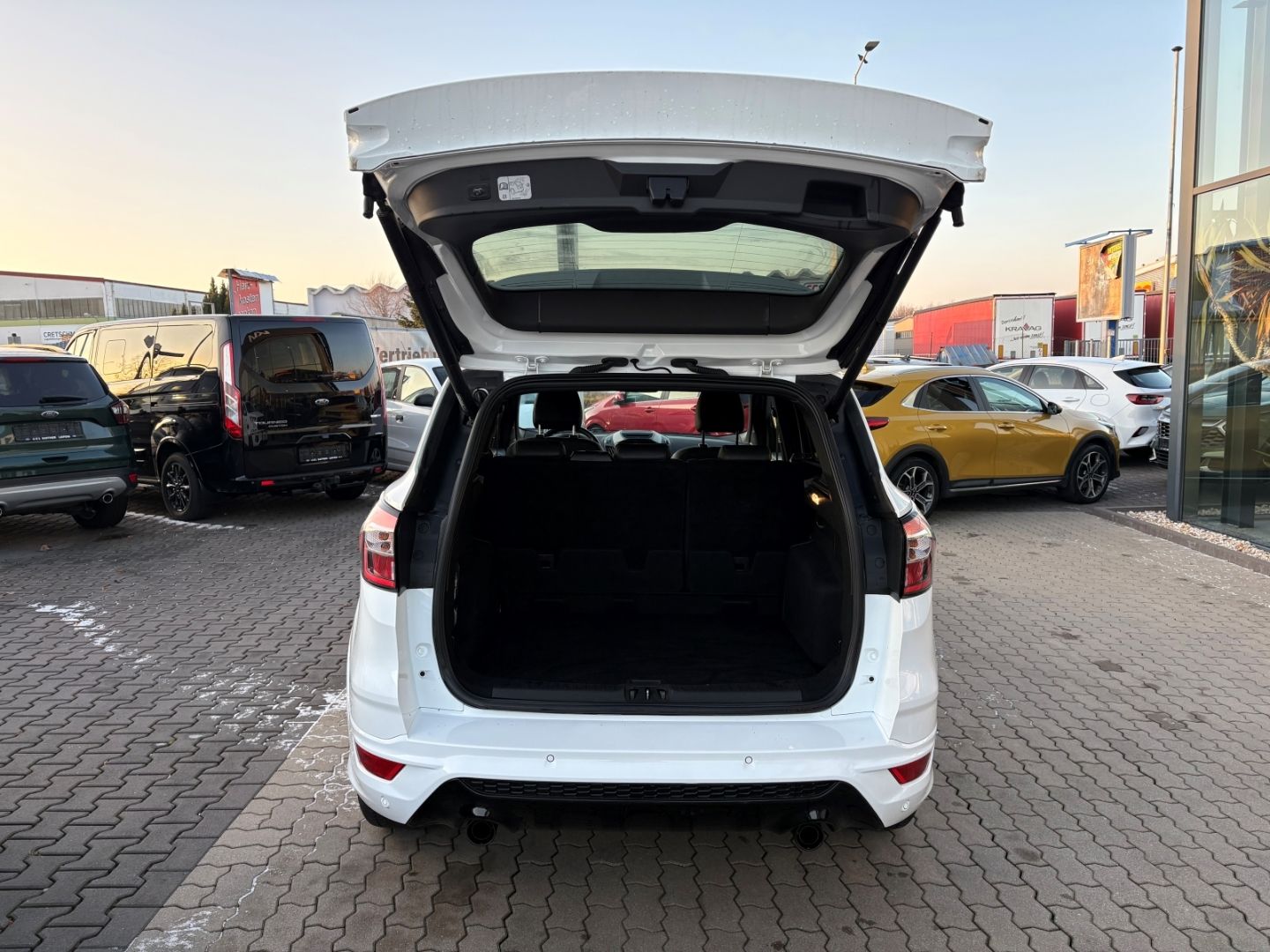 Fahrzeugabbildung Ford Kuga ST-Line Navi PDC SHZ Lenkradhzg BiXenon