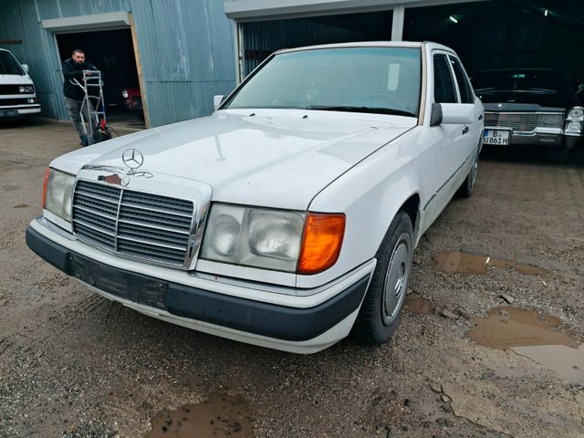 Mercedes-Benz 230