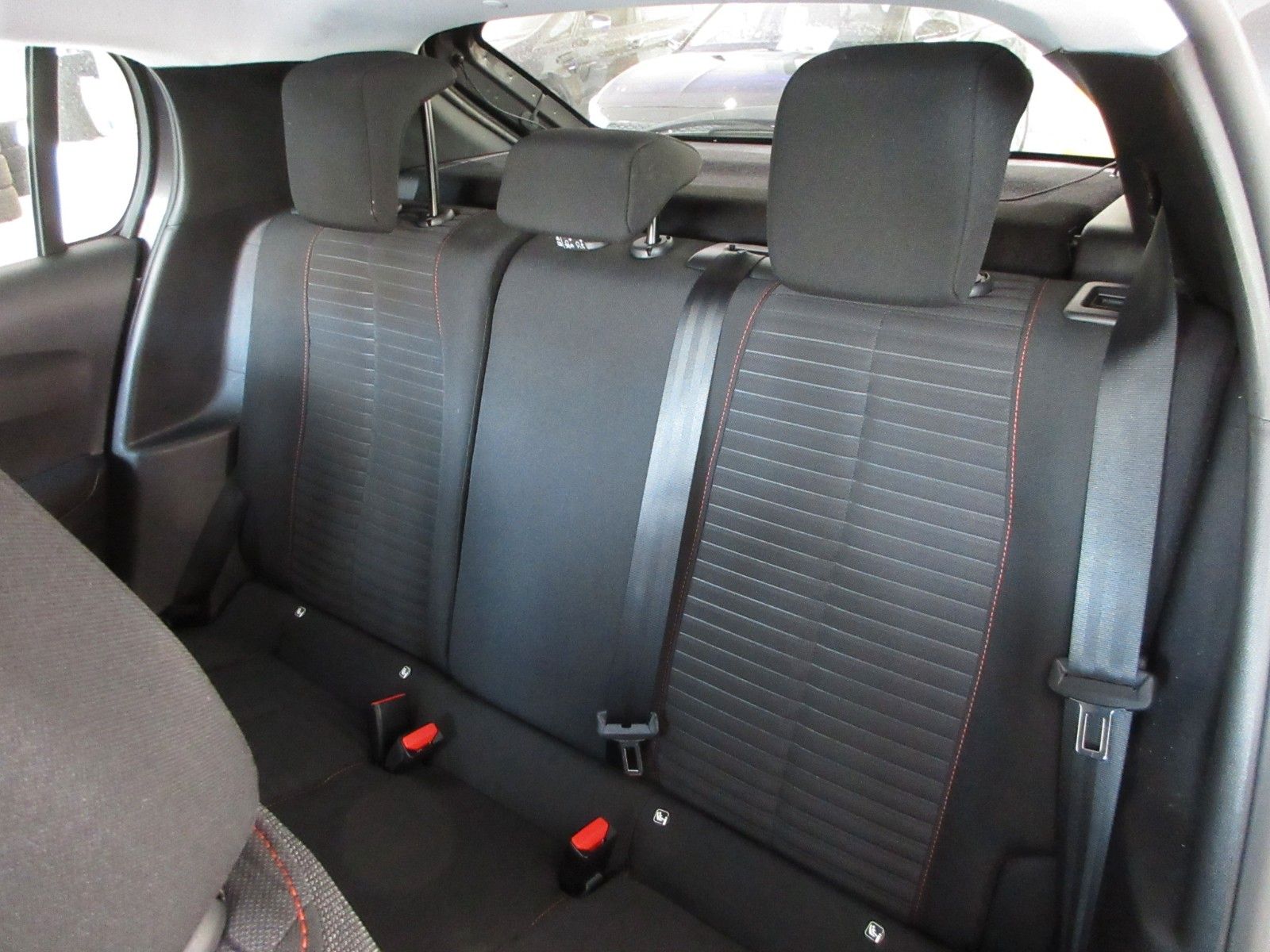 Fahrzeugabbildung Peugeot 208 Active Pack 1.2T LED/NAVI/PDC/TEMPOMAT
