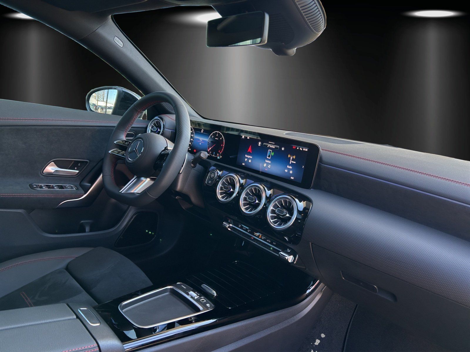 Fahrzeugabbildung Mercedes-Benz CLA 220 d Coupé AMG Pano DISTR KeyGo MULTIBEAM
