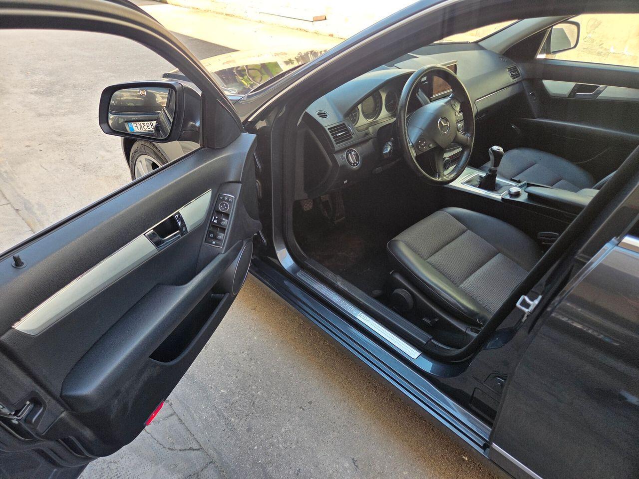 Mercedes-Benz C220 2010 — photo 15
