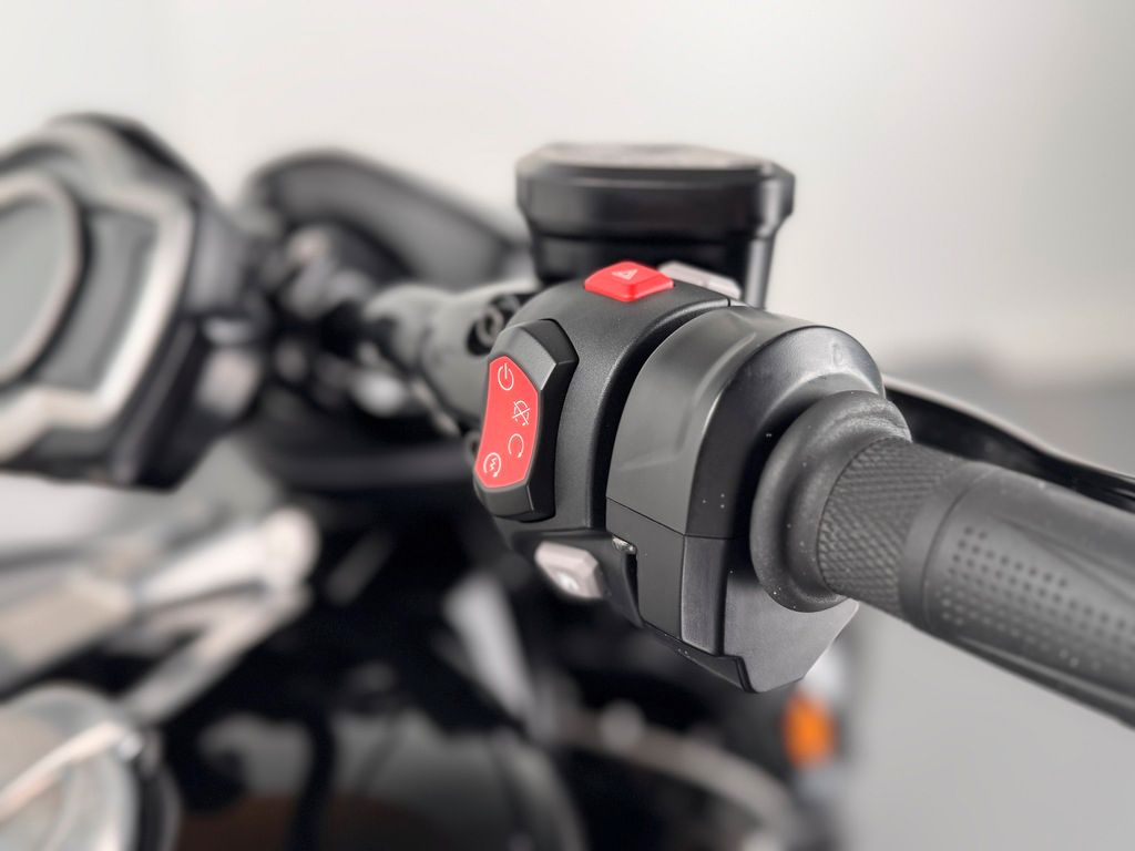 Fahrzeugabbildung Triumph ROCKET 3 STORM R *WUNDERKIND-UMBAU *NEUWERTIG