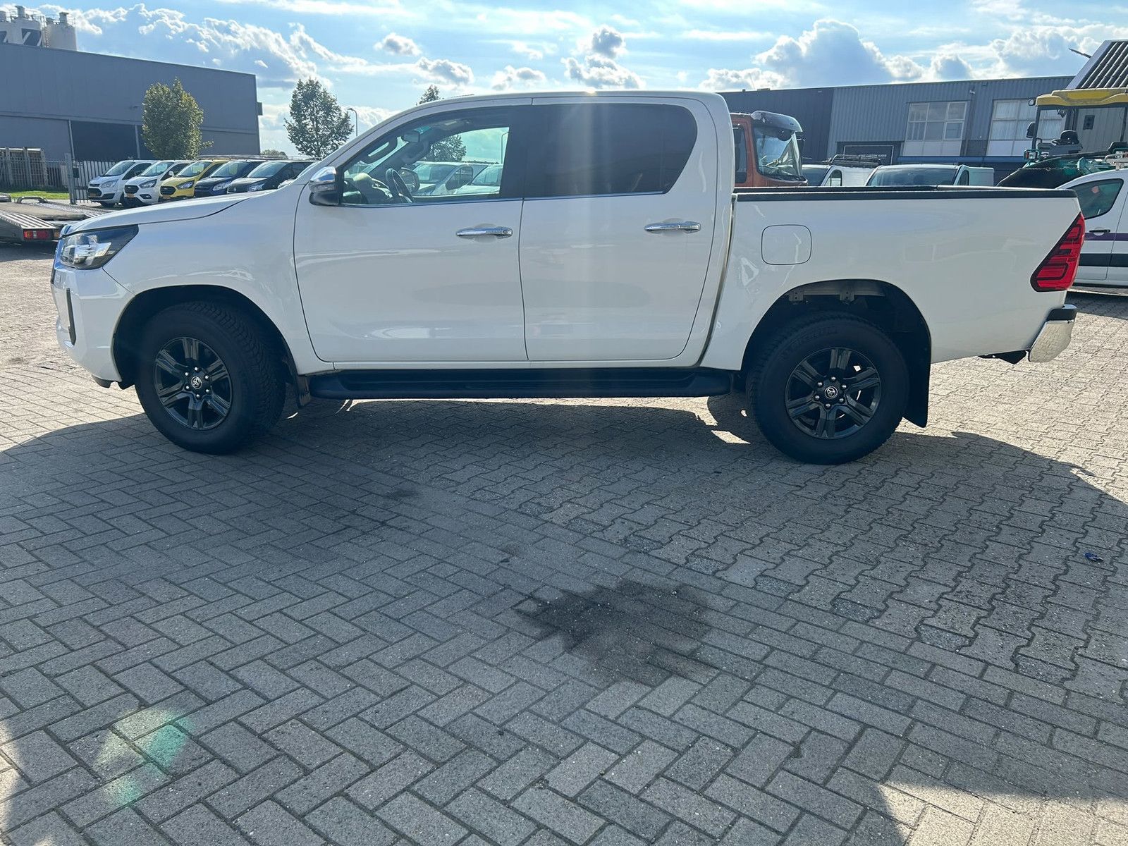 Toyota HiLux 2.4 D-4D Double Cab - 2022 - 4x4 - AUTOMAA imagem 3