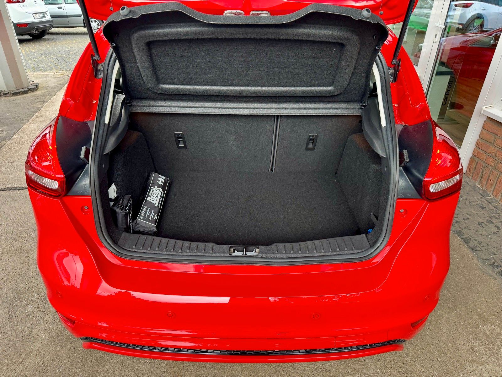Fahrzeugabbildung Ford Focus Lim. Sport Navi/Bluetooth/Kamera/37 Tkm