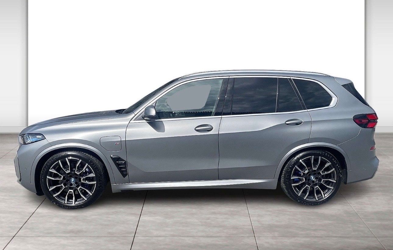 BMW X5 xDrive50e M-PAKET *FROZEN, B&W, PANO SKY* imagem 3