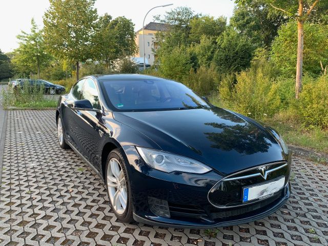 Tesla Model S 85 -