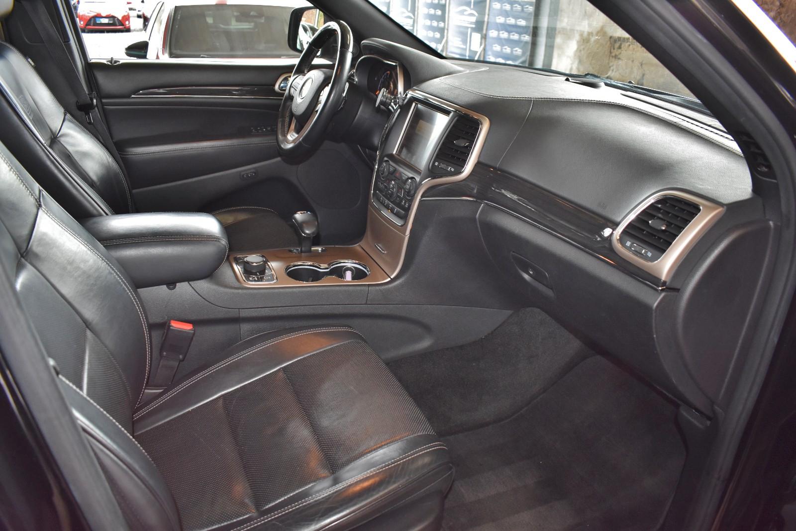 Jeep Grand Cherokee 3.0 CRD Overland | 250 ch | BVA | Toit panoramique | Sièges ventilés | Suspension pneumatique | Attelage | Cuir