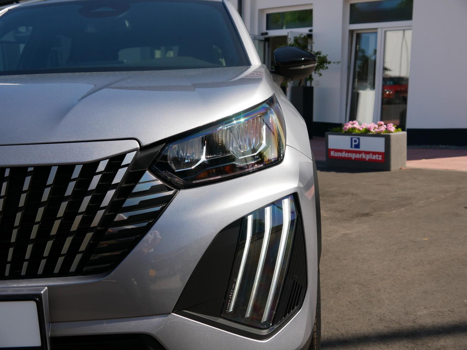 Peugeot 2008 PureTech 145 Aut. LED ACC Navi 360°
