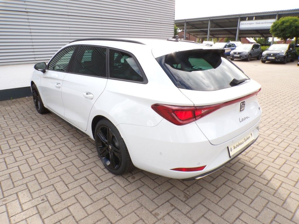 Fahrzeugabbildung SEAT Leon Sportstourer 1.5 eTSI DSG FR Black Edition