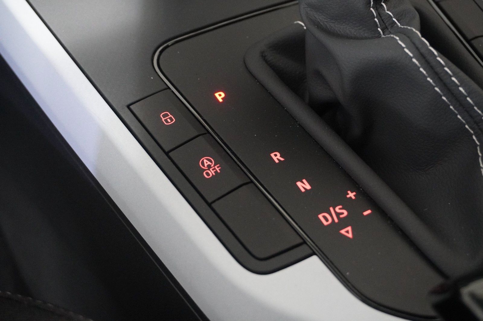 Fahrzeugabbildung SEAT Arona 1.0 TSI STYLE DSG NAVI/VIRTU./SHZ/PDC/DAB+