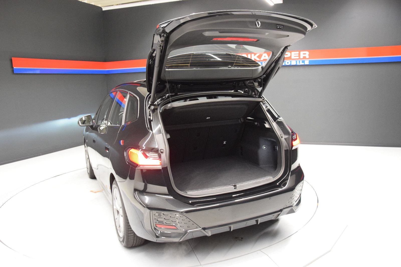 Fahrzeugabbildung BMW 223i Active Tourer xDrive M Sport HuD Pano h/k