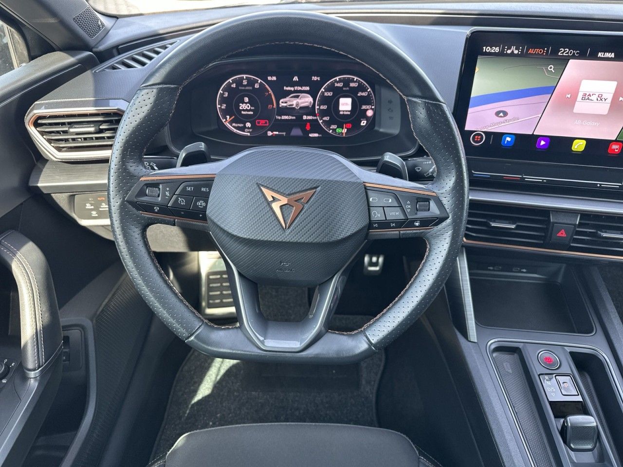 Fahrzeugabbildung CUPRA Leon Sportstourer VZ 2.0 TSI 245 PS 7-Gang-DSG - mit KI generiert/bearbeitet