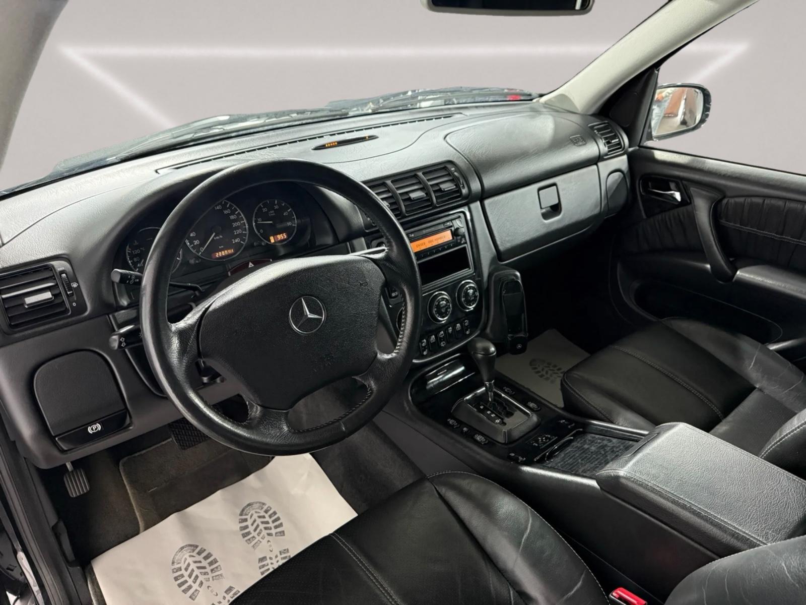 Mercedes-Benz ML270 2004 — photo 8