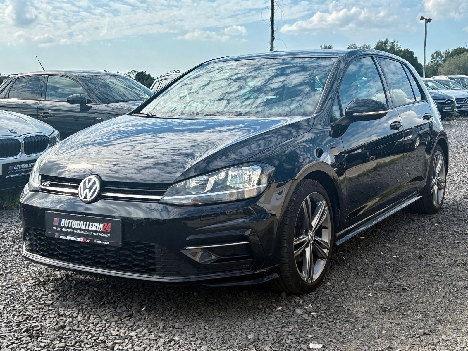 Fahrzeugabbildung Volkswagen Golf VII 1.5 TSI ACT DSG Sound Navi R-LINE ACC