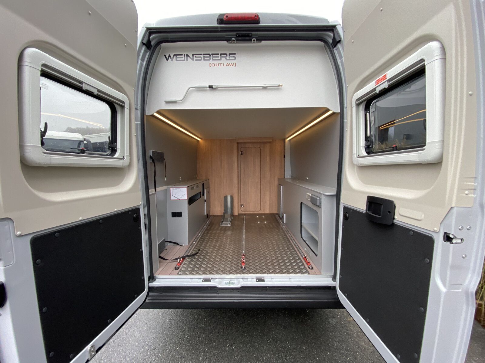 Fahrzeugabbildung Weinsberg CaraBus EDITION FIRE 630 MEG 180PS, 4000kg, Auto