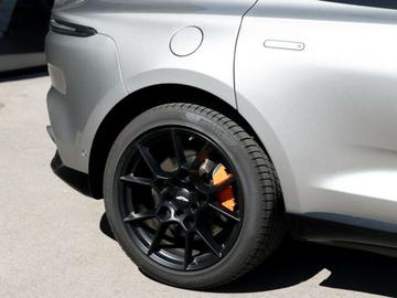 صورة 5 لـ 2023 Aston Martin DBX