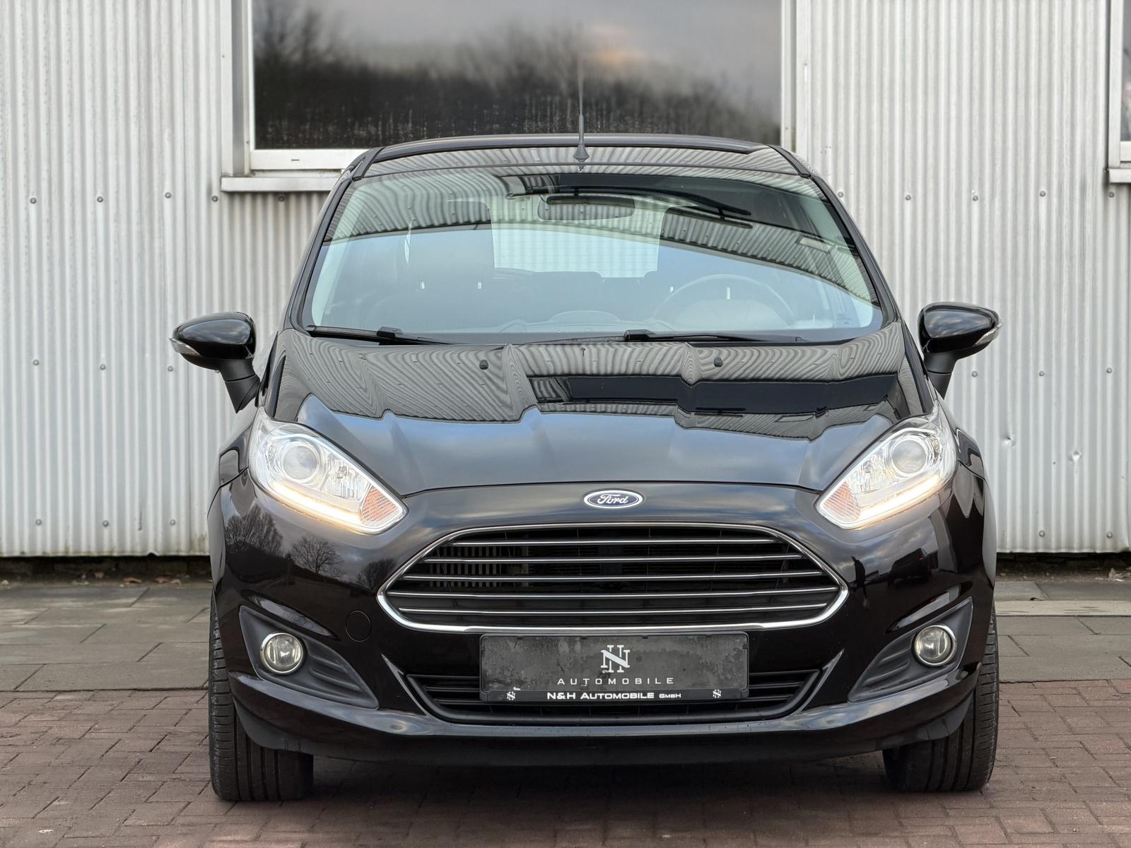Ford Fiesta Titanium LED Sitzheizung 1 Hand