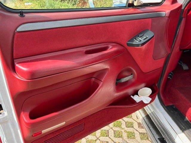 Fahrzeugabbildung Ford F 250 XLT 4x4 7.5L Big Block XLT ROSTFREI ORIGIN