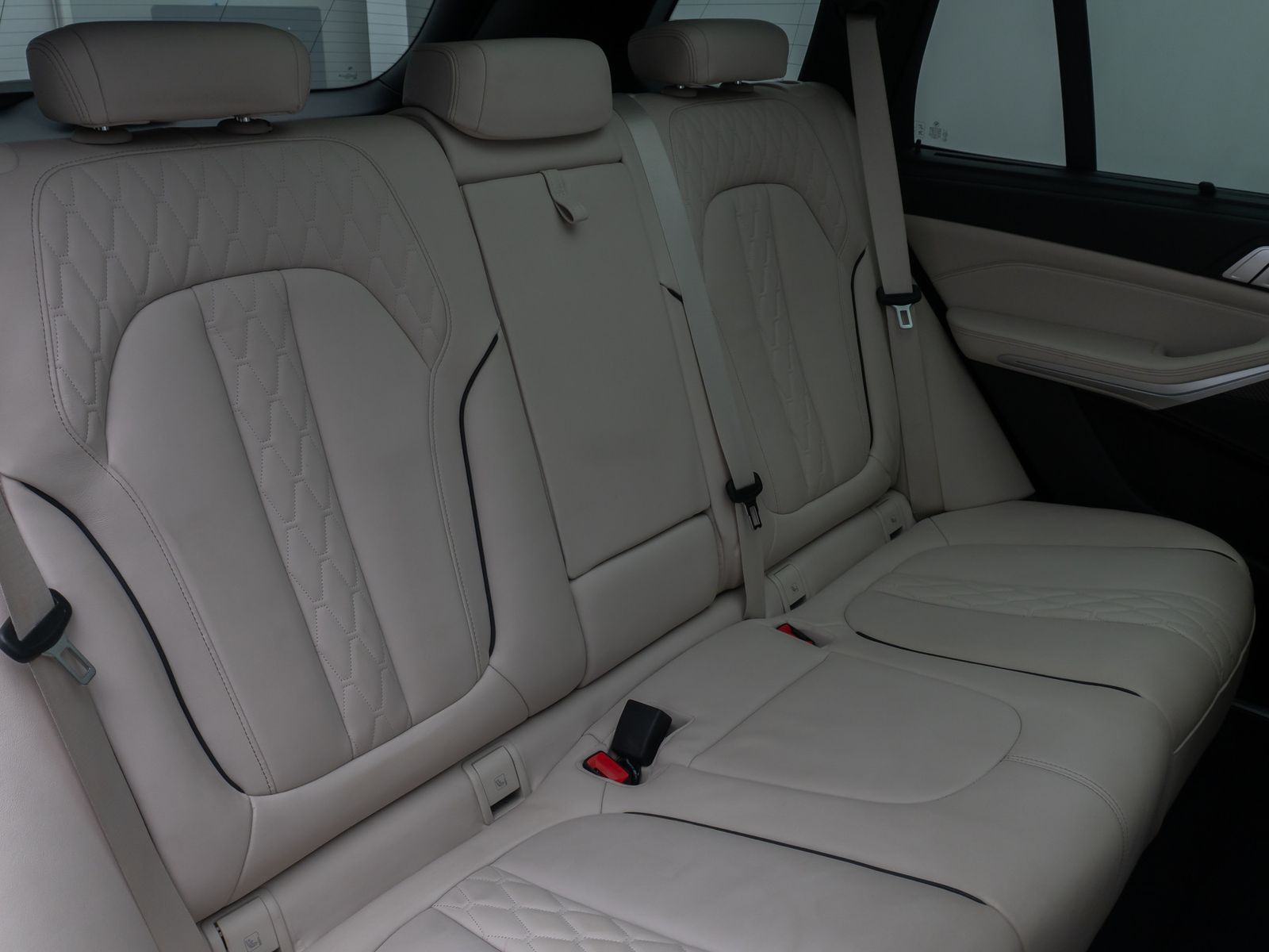 Fahrzeugabbildung BMW X5 xD45e M Sport Panorama DAB DispKey 360°22Zoll