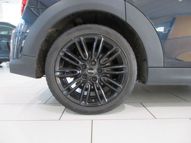 Fahrzeugabbildung MINI Mini Cooper Classic Trim LED/NAVI/SHZ/PANO/LEDER