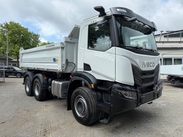 Fahrzeugabbildung Iveco X-Way AD300X54Z HR OFF Dreiseitenkipper