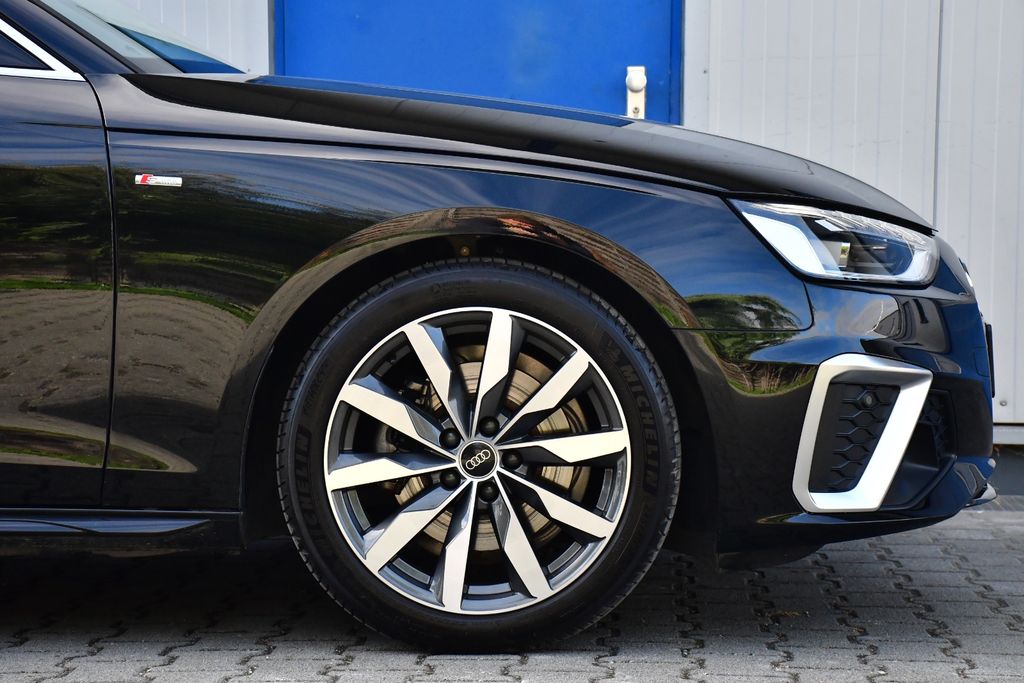 AUDI A4 2024