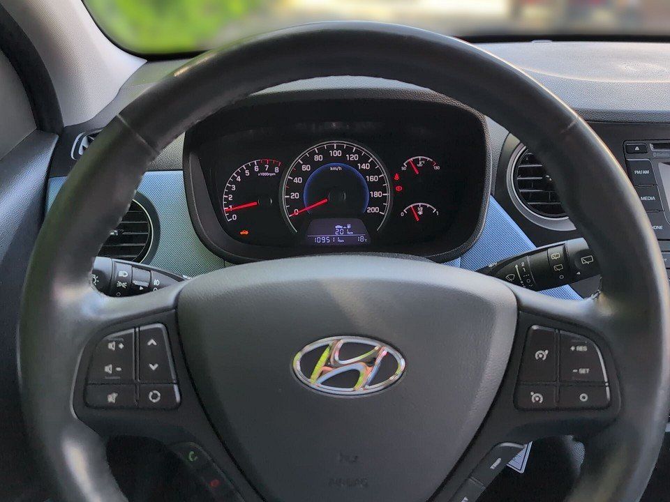 Fahrzeugabbildung Hyundai i10 1.2 CLASSIC 1HD GARANTIE SHZ+LHZ+KLIMAAT+PDC