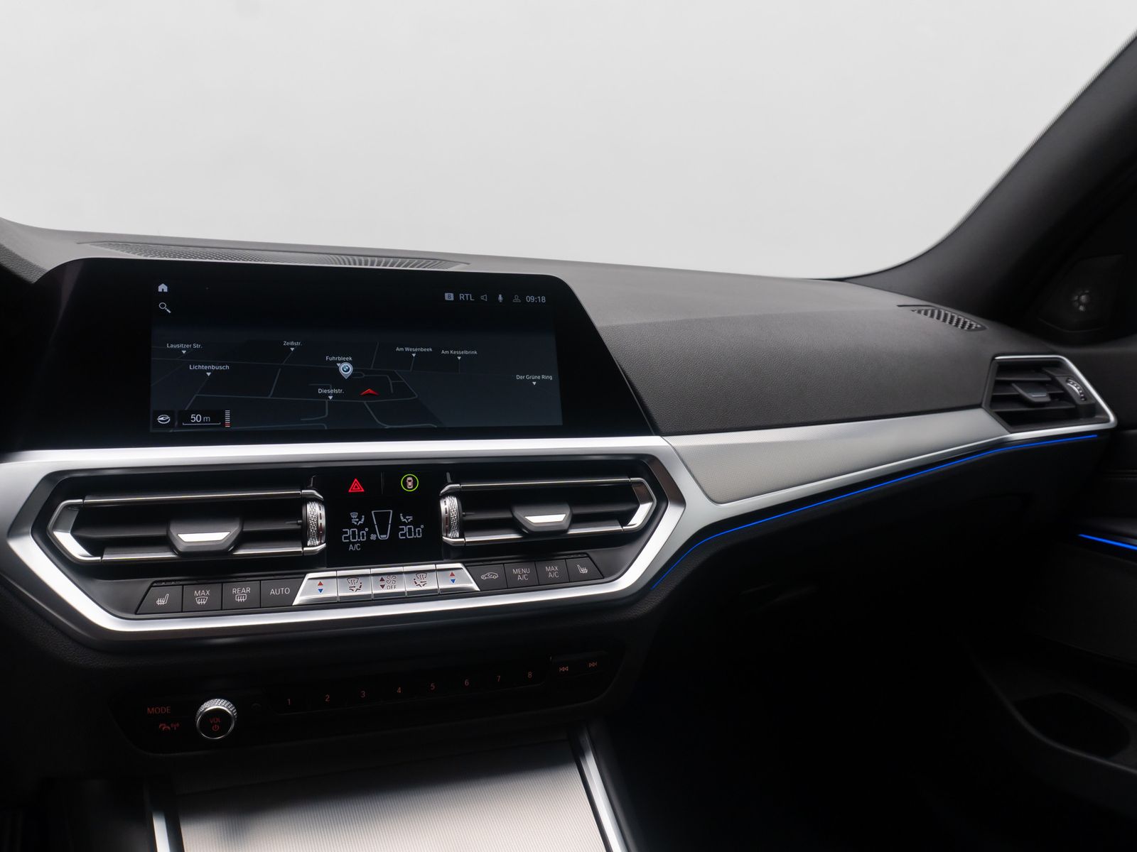 Fahrzeugabbildung BMW 320d Sport Line Alarm DAB AHK H/K Individual LED