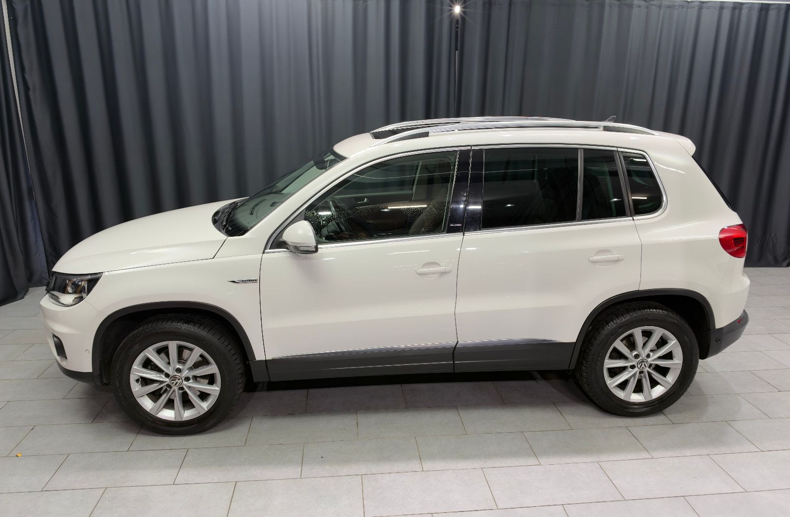 Fahrzeugabbildung Volkswagen Tiguan 2.0 TSI 4MOTION Track&Style |PANO|LEDER