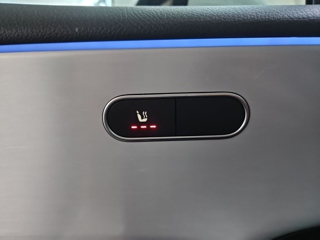 Fahrzeugabbildung Mercedes-Benz A 200 AMG Distronic+ AHK LED SHZ Sport Ambie.