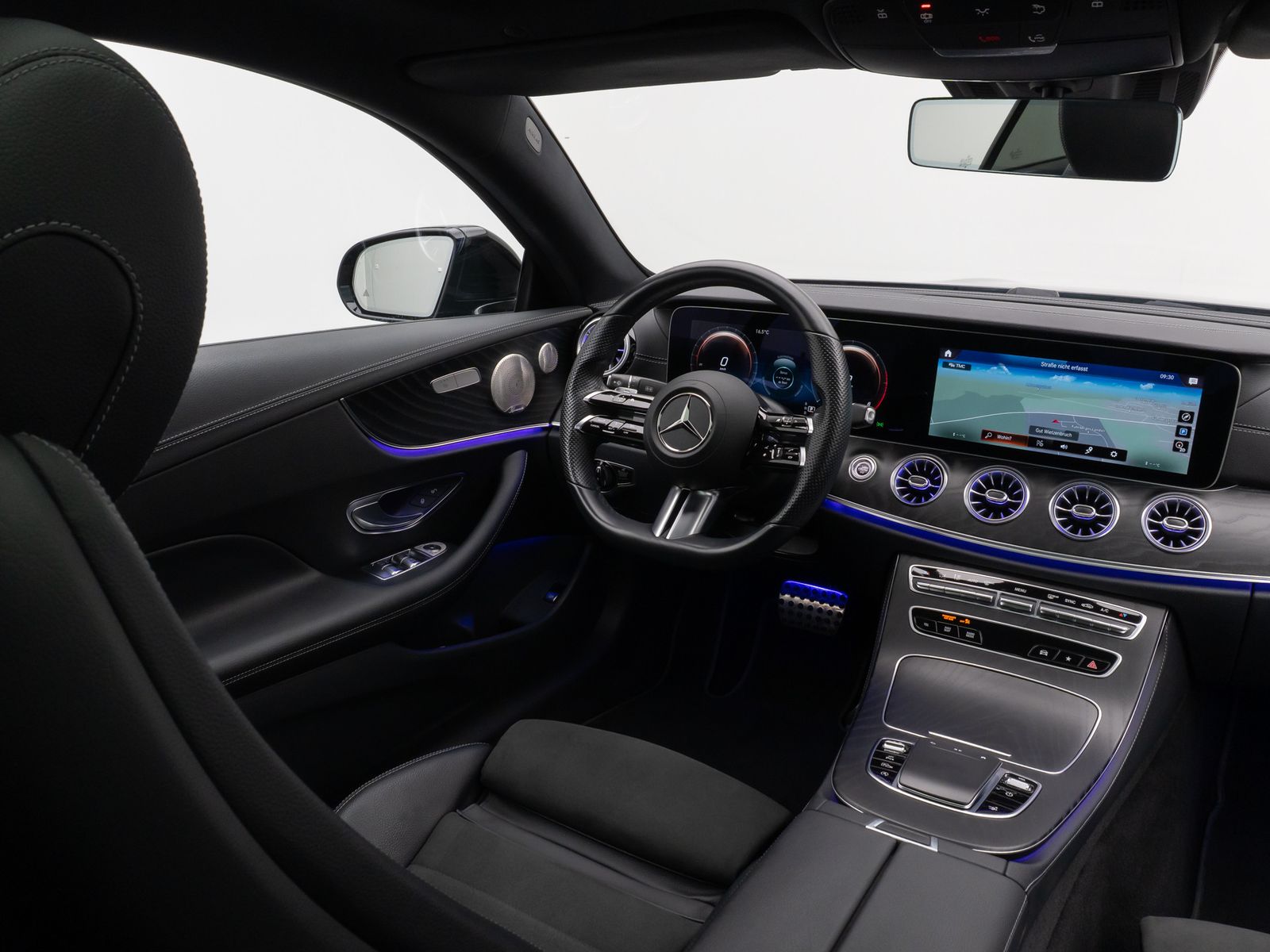 Fahrzeugabbildung Mercedes-Benz E300d Coupe 4Matic AMG Panorama Kamera LED