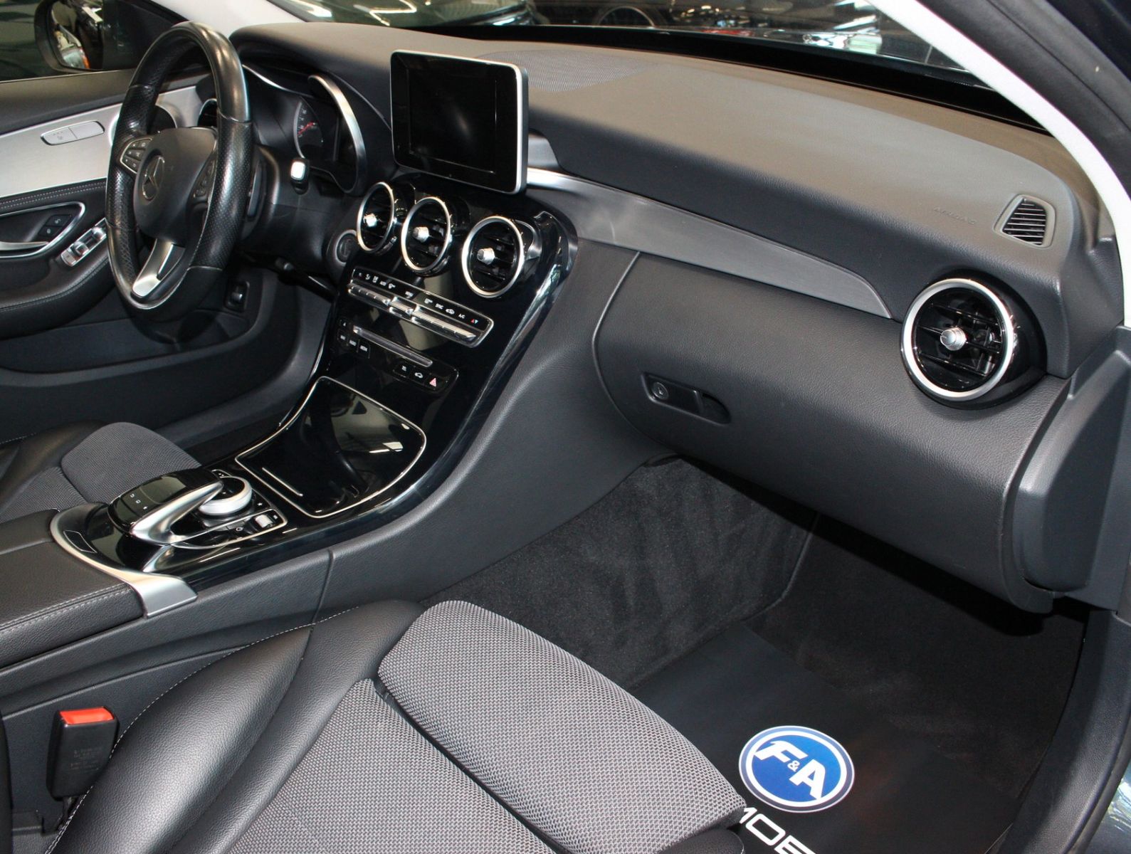 Fahrzeugabbildung Mercedes-Benz C 180 T AVANTGARDE*2.Hand*