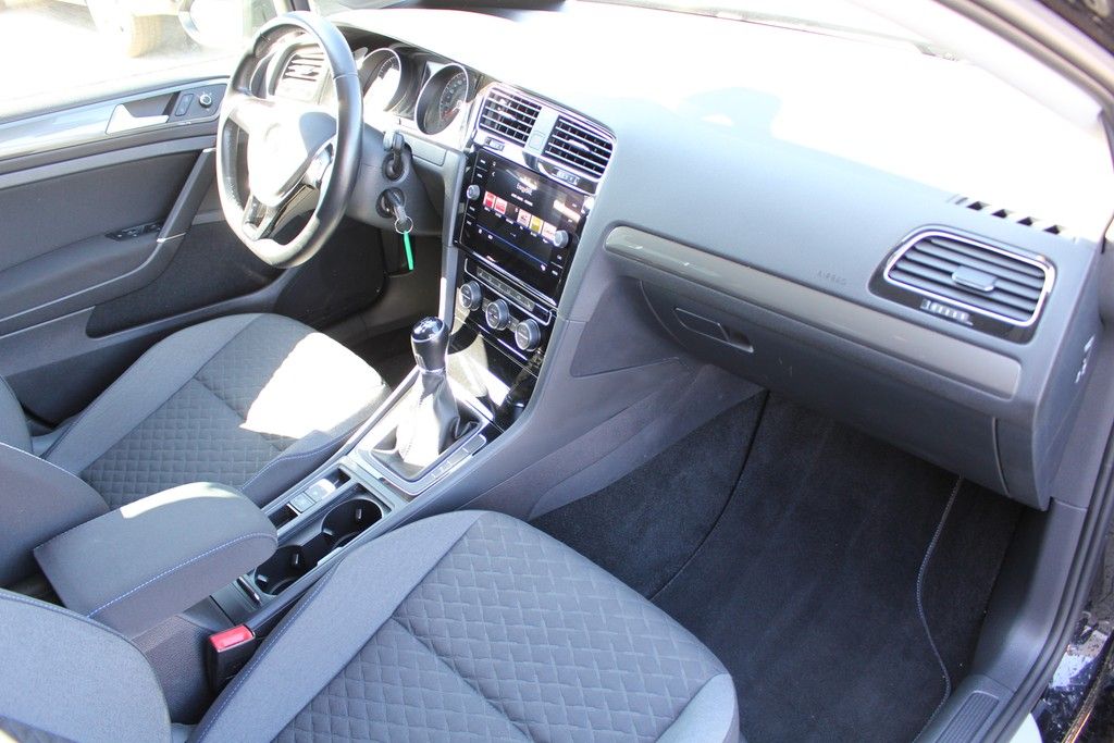 Fahrzeugabbildung Volkswagen Golf VII 1.0 TSI Join *Navi*SHZ*Ganzjahresreifen