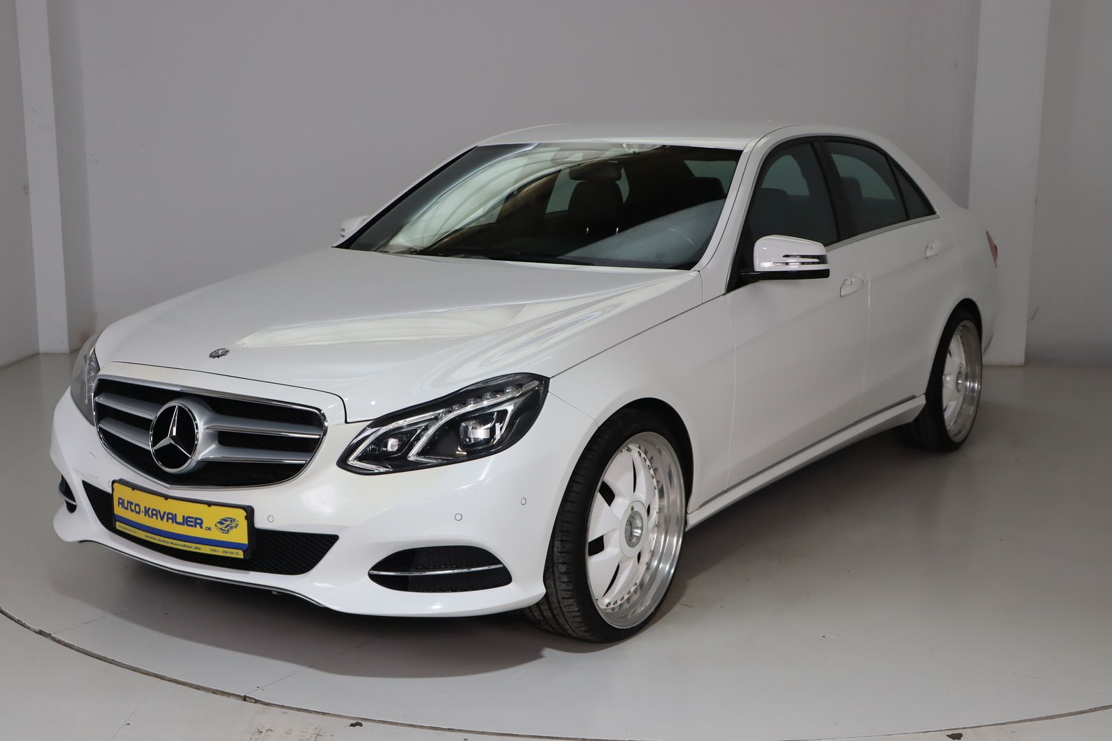 Fahrzeugabbildung Mercedes-Benz E 200 BlueTEC * LED * Navi * HU 03.2028 Avantgar
