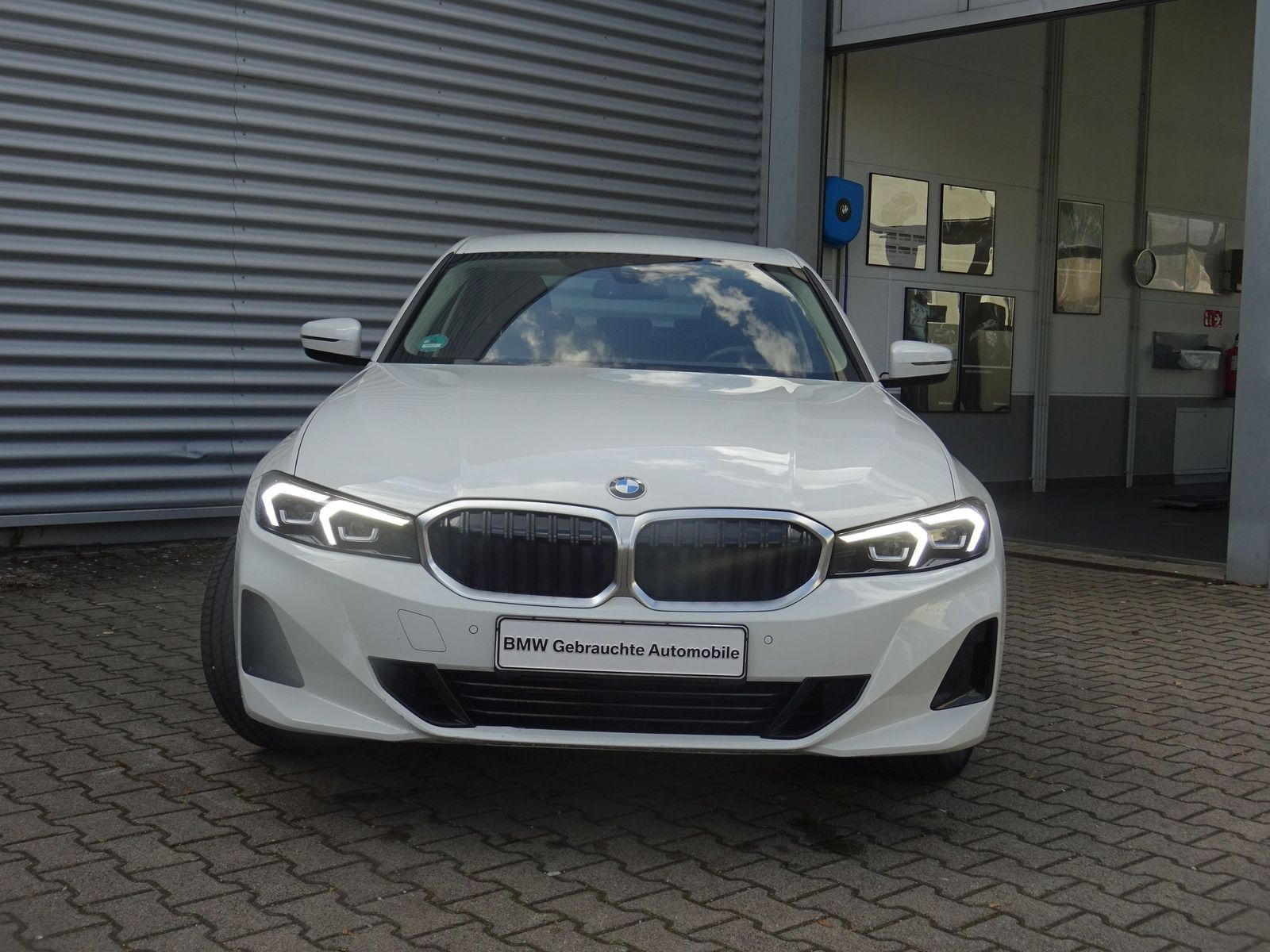 BMW 320i Lim. Facelift Widescreen LM Ambientes-Li foto 2