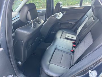 Mercedes E 220 - 11