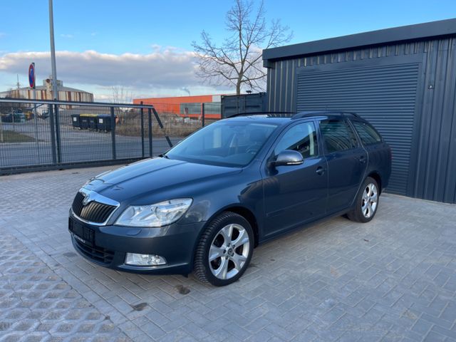 Skoda Octavia Combi Elegance Leder Xenon 1 - Hand !