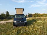 Volkswagen T5 California mit neuem Motor und Solaranlage - blaue Volkswagen T5 California