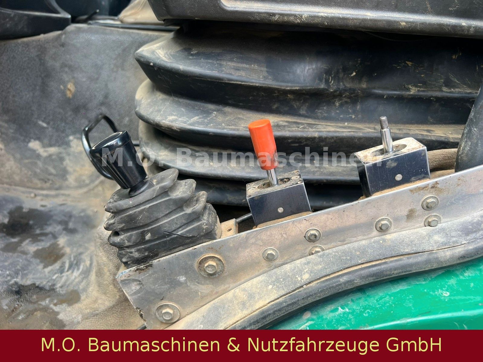 Fahrzeugabbildung Renault Kerax 450.42 / 8x4 / Bordmatik / Blatt/Blatt